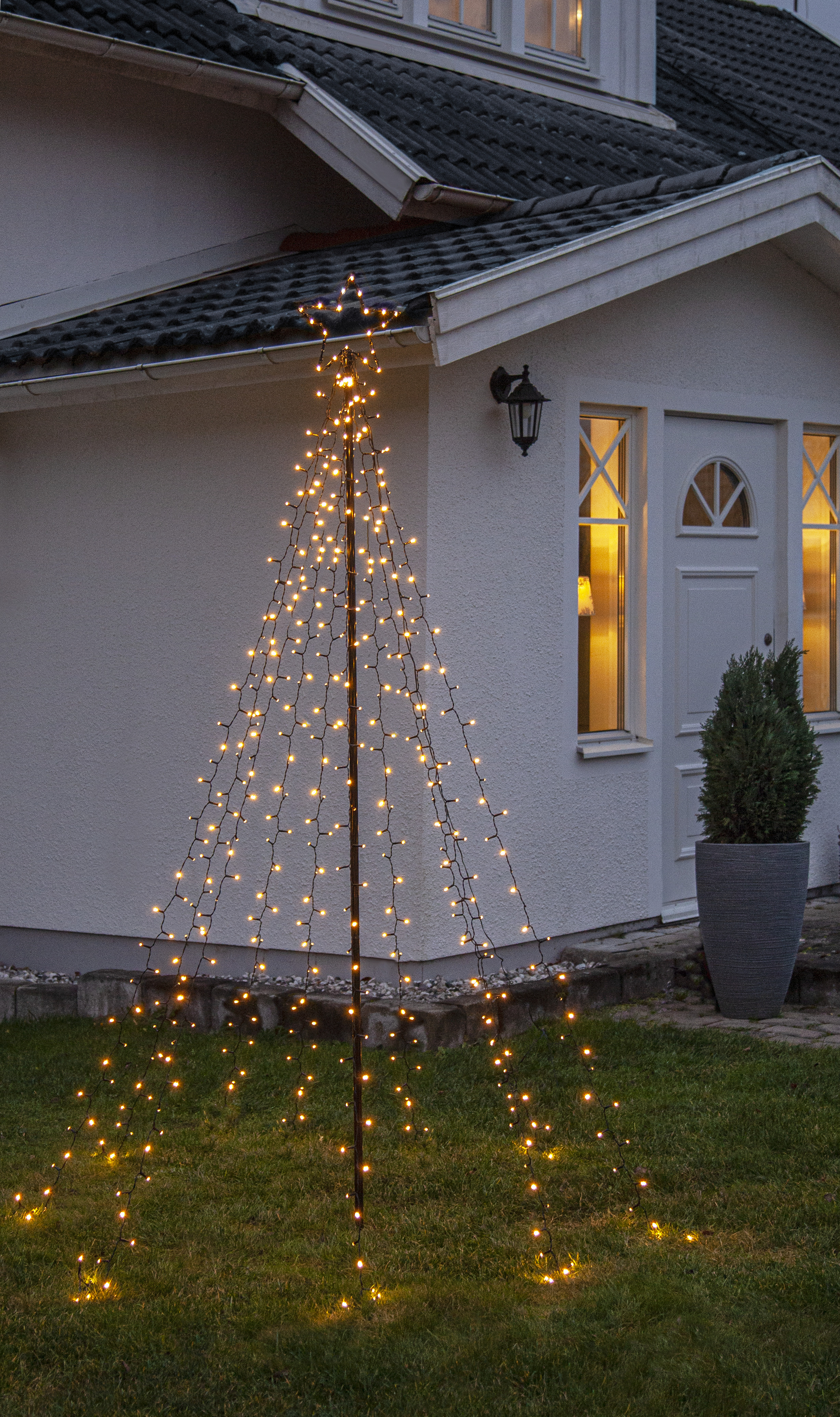 LED Lichterbaum mit Sternspitze - 6 Stränge - 150 warmweiße LED