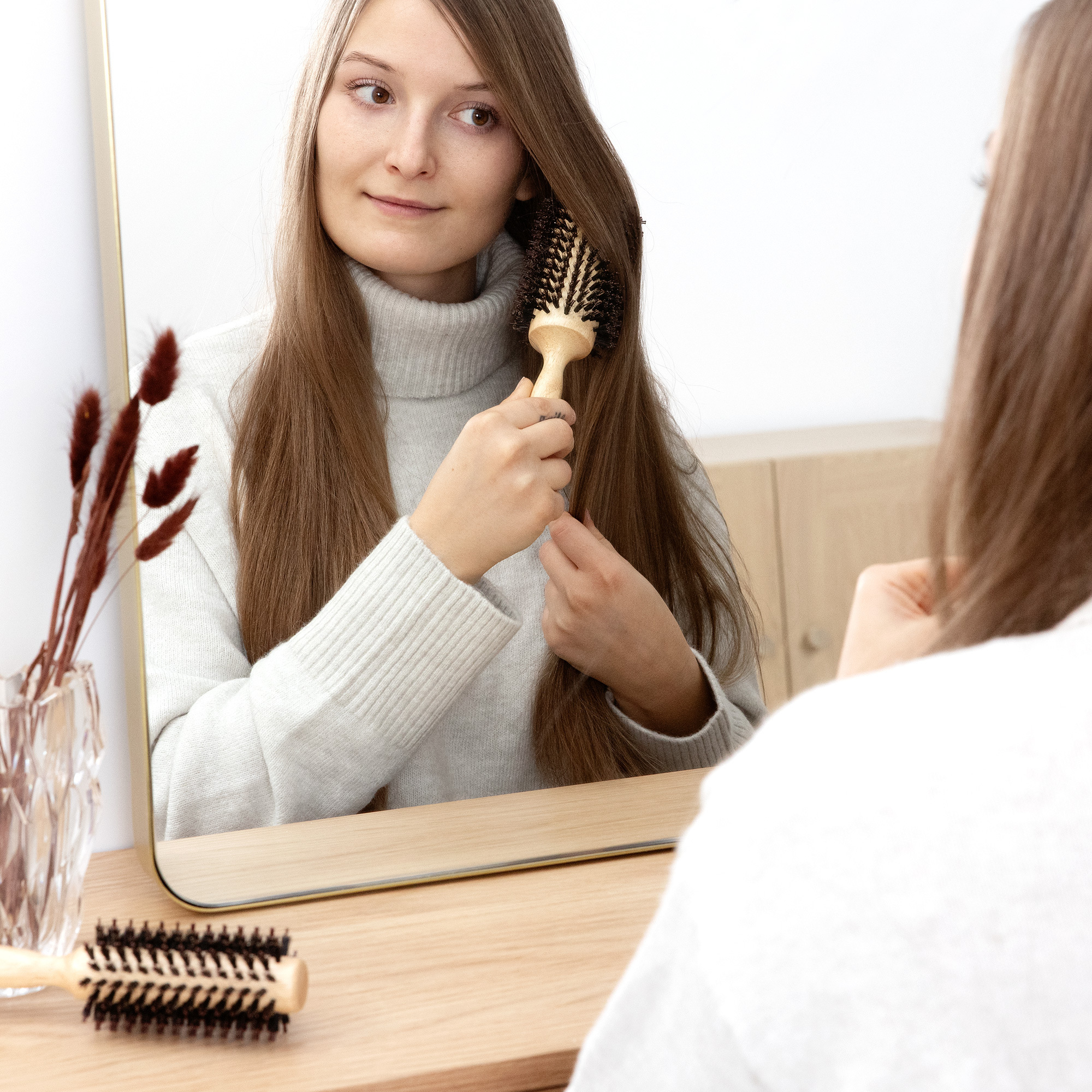 Navaris Rundbürste Haarbürste Bürste mit Wildschweinborsten - 2-teiliges Set Rundbürsten mit Naturborsten - Bürsten aus Holz - antistatisch 51356.01