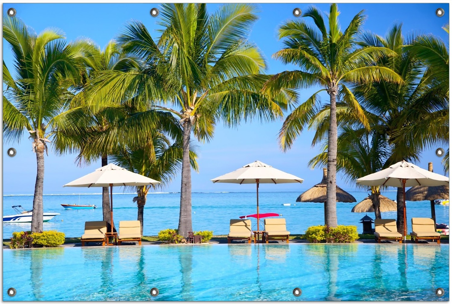 Wallario Outdoor-Poster für Garten oder Balkon, Motiv Sonnenschirme am Südsee-Palmenstrand mit blauem Meer-Wasser, in ca. 100 x 150 cm goban5257-100150