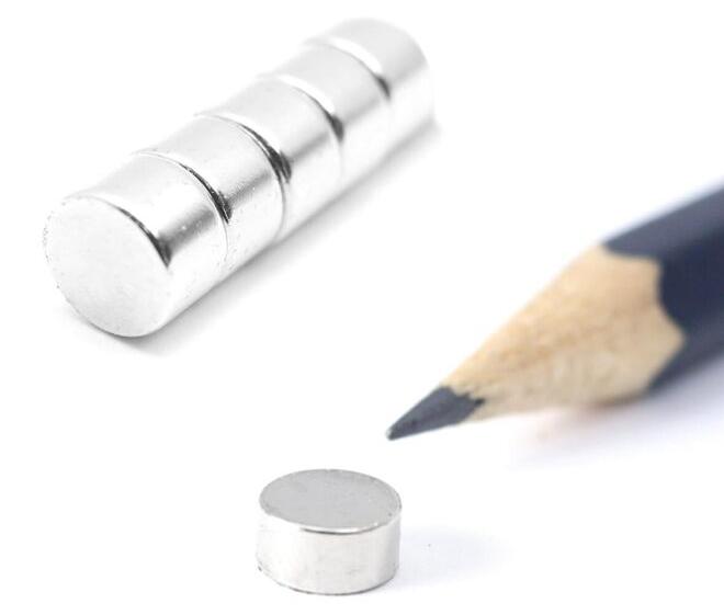 12 Stück Neodym-Magnete, 10 Kg Kraft, 20 X 7 Mm, Mit Loch Und Kapsel Senkkopfmagnet Mit Schraube Und 12 Stahlkugellagern Glanzend Silber 90055293