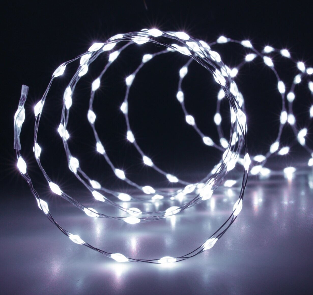 SELF IMPORT AGENCIES LED Drahtlichterkette 189 Lichter innen und außen 3m + 3m Zuleitung kaltweiß Strom Draht strombetrieben