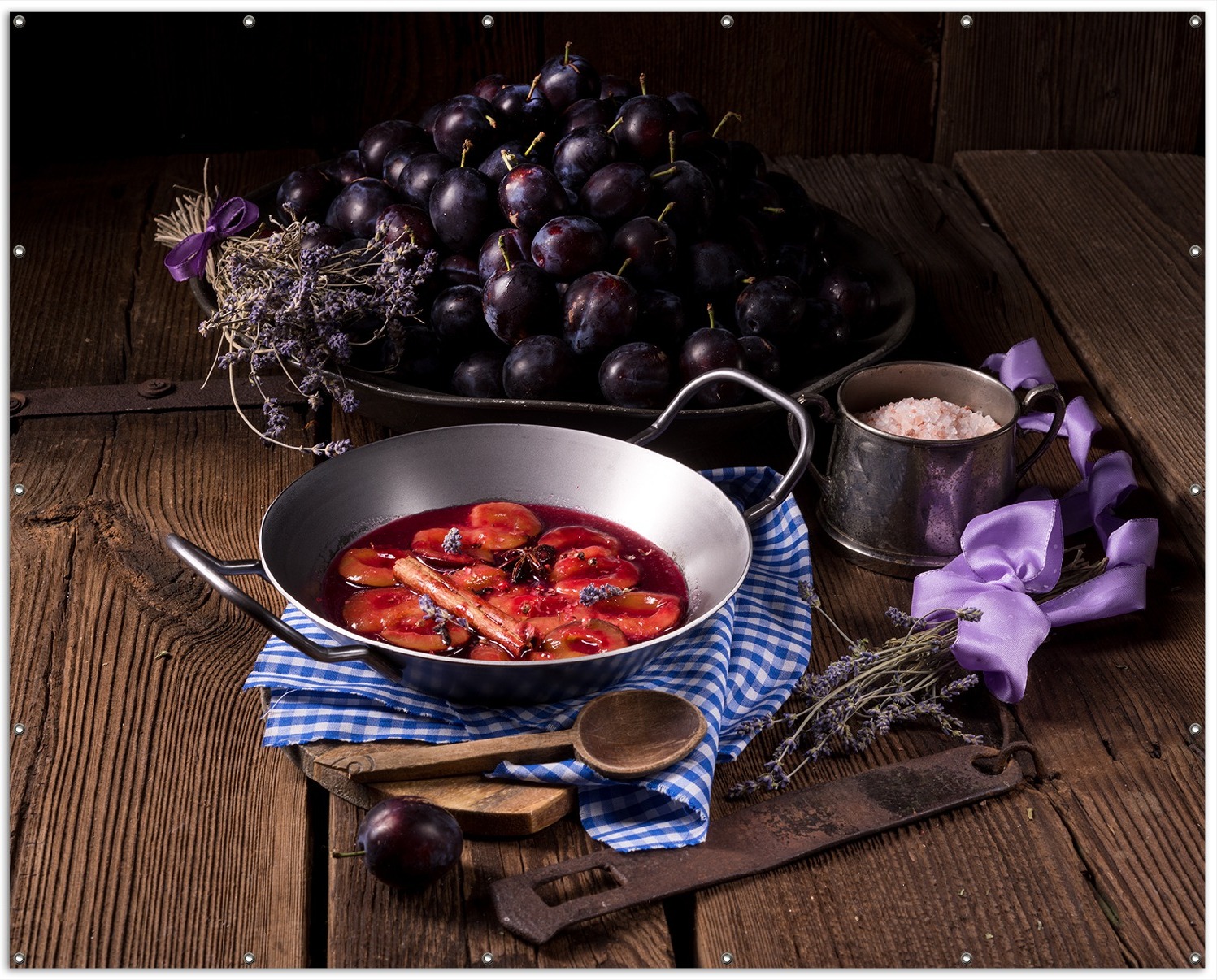 Wallario XXL Outdoor-Poster für Garten oder Balkon, Motiv Frisches Pflaumenkompott mit Gewüzen, in ca. 250 x 200 cm goban5325-250200