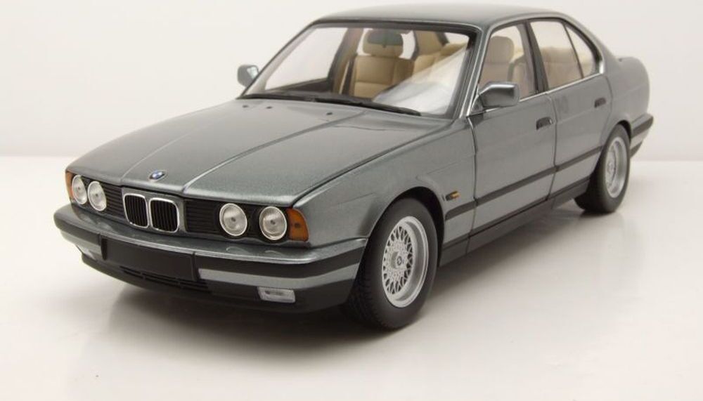 MINICHAMPS 1/18 BMW E34 535i ブラックメタリック 1:18 BMW 535i E34 - Minichamps [Unboxing] - YouTube