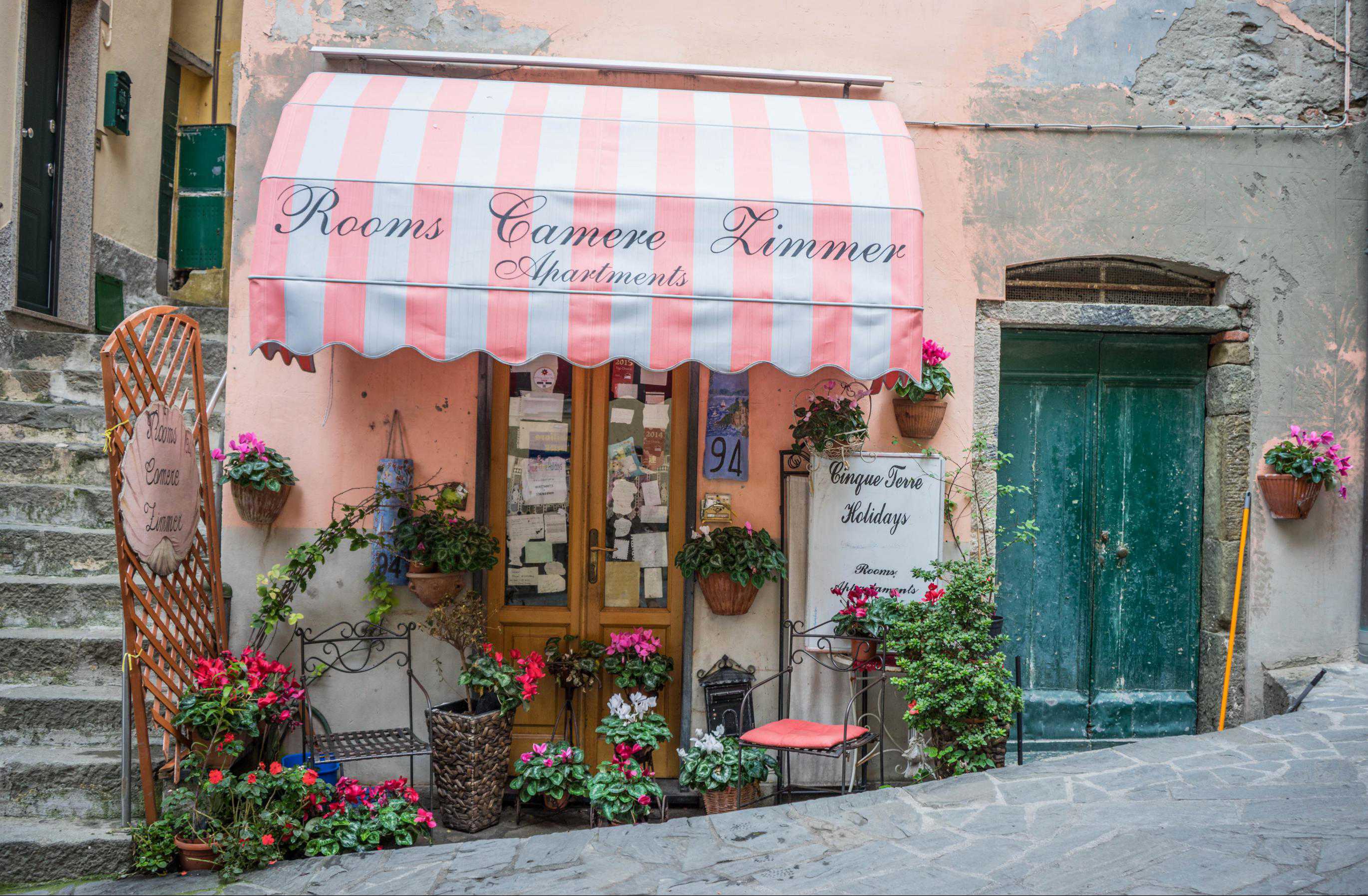 hansepuzzle 19208 - Zimmer-Vermietung Puzzle, 500 Teile, Gebäude, 46,0 x 30,0cm mit hochwertiger Aufbewahrung, Kartonbox & Beutel