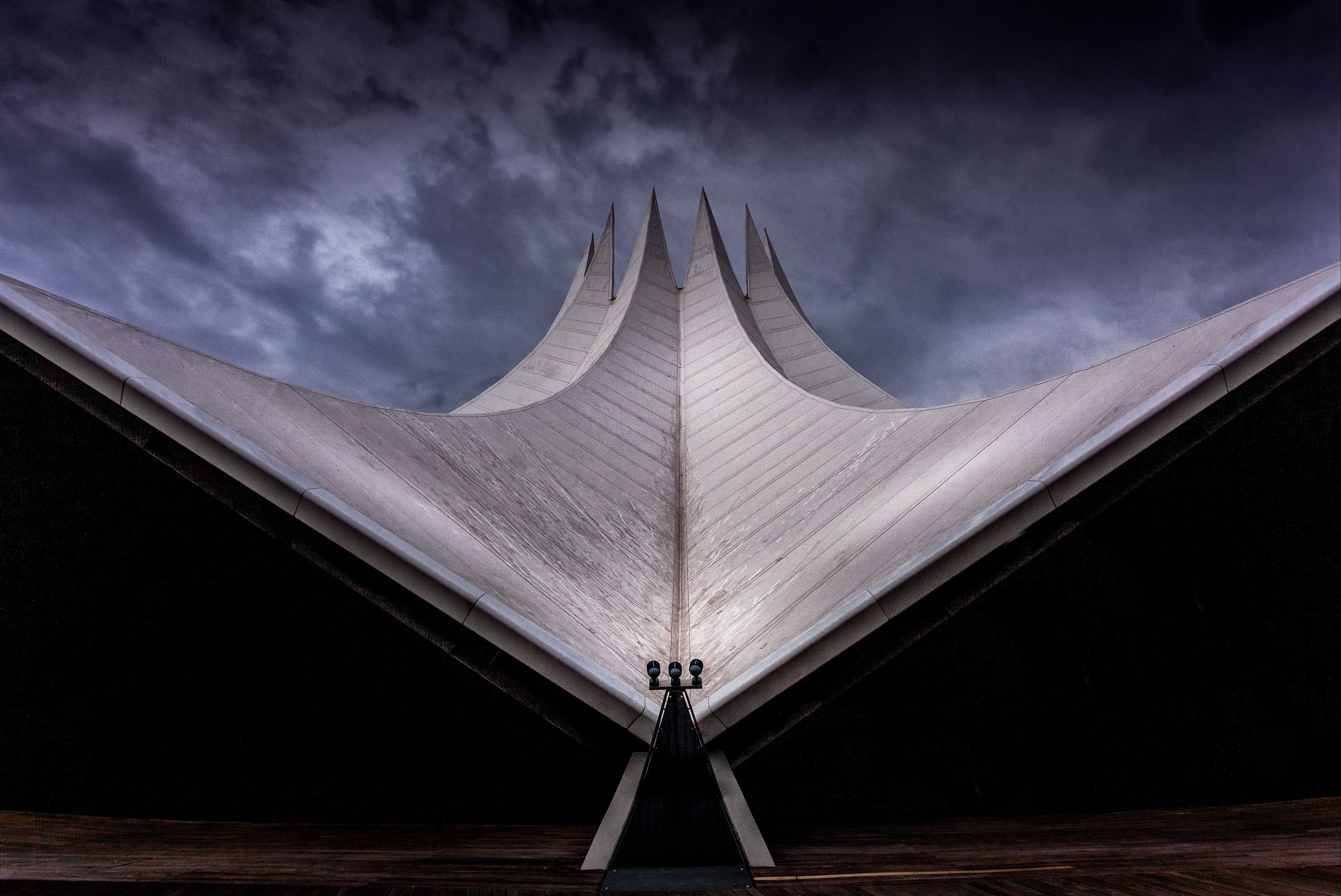 hansepuzzle 36925 - Tempodrom Puzzle, 2000 Teile, Gebäude, 90,0 x 60,0cm mit hochwertiger Aufbewahrung, Kartonbox und wiederverschließbarem Beutel 26925