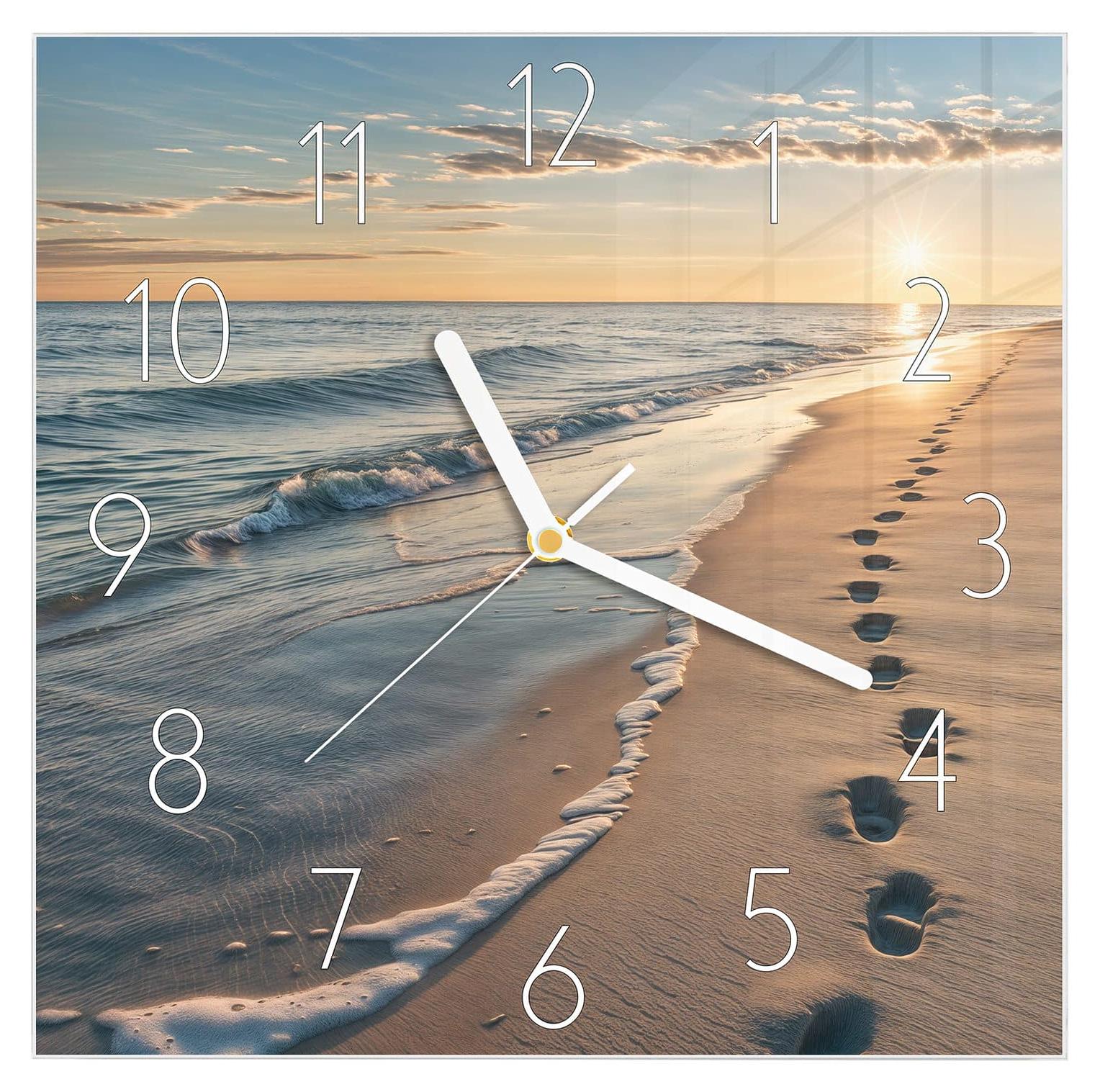 Primedeco Wanduhr aus Glas mit Motiv Strandspuren- 30 x 30 cm - inkl. Aufhängesystem