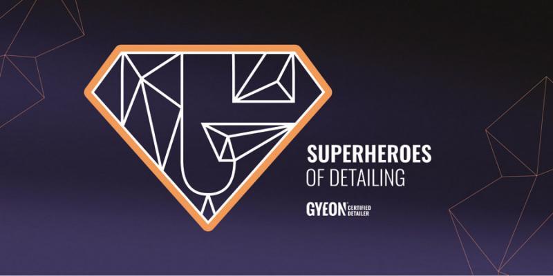 Gyeon Wandbanner „e Aufbereiter – Superhelden der Fahrzeugaufbereitung“ 200 x 90 cm G40046
