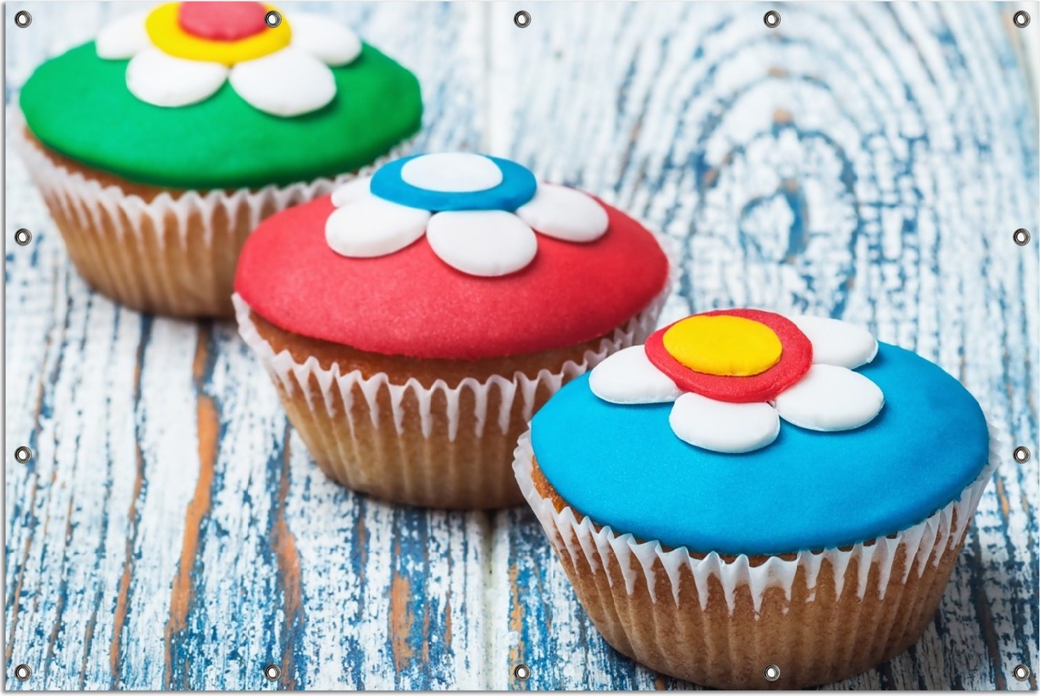 Wallario Outdoor-Poster für Garten oder Balkon, Motiv Bunte Muffins - alter Holztisch - Stillleben, in ca. 120 x 180 cm goban5176-120180