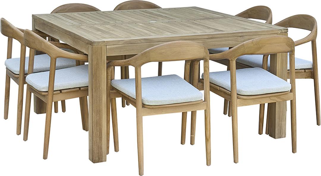 Gartenmöbel aus Teakholz in Greige, wetterfest und langlebig