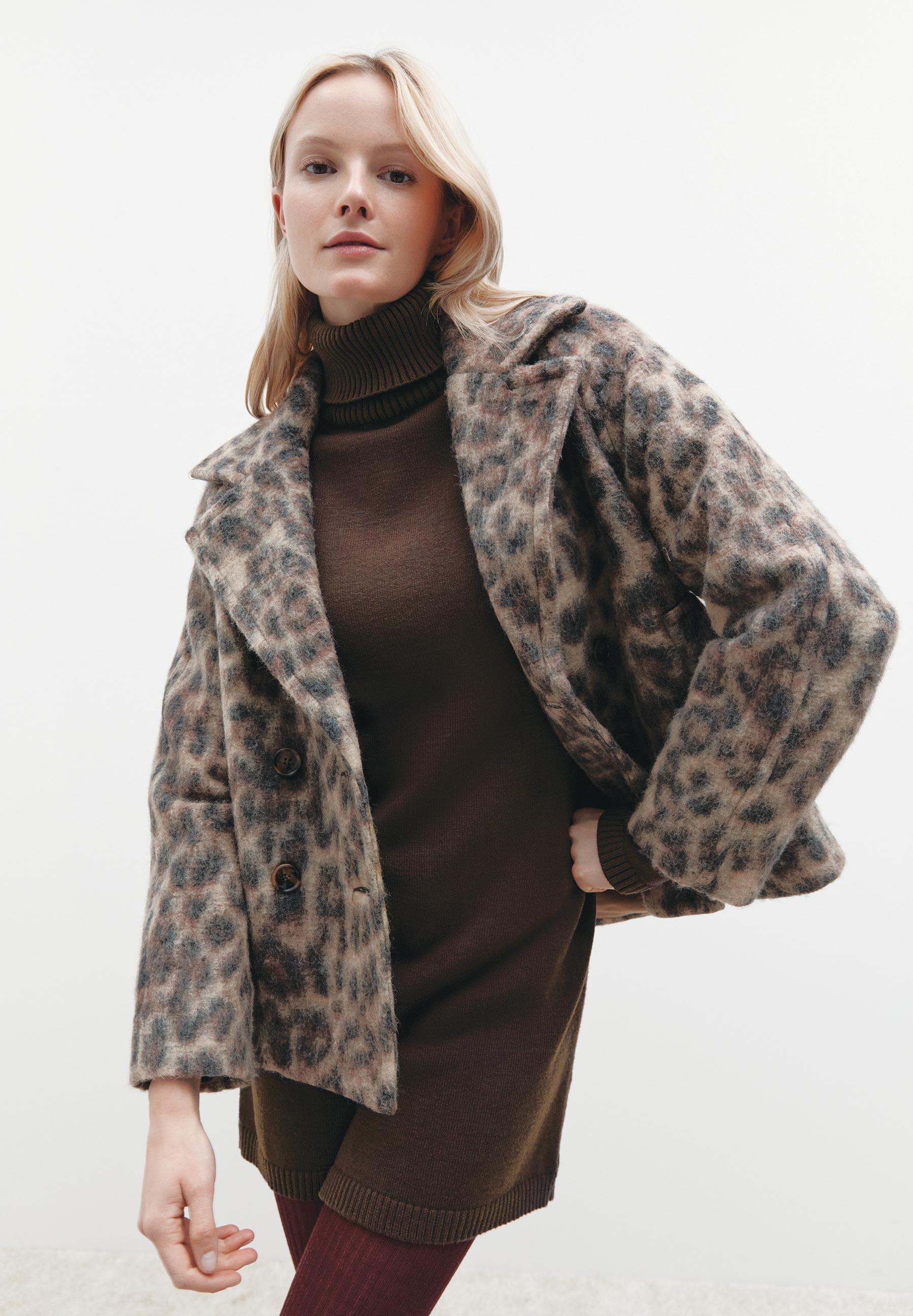 More & More Hüftlange Jacke mit Leo-Muster, doppelreihigem Schnitt und breitem Revers