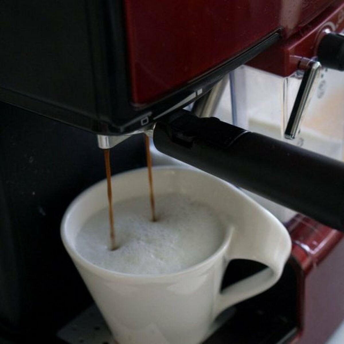 Breville PrimaLATTE, Espresso kávovar, 1,5 L, kávový sáčok, Mletá káva, Čierna, Červená