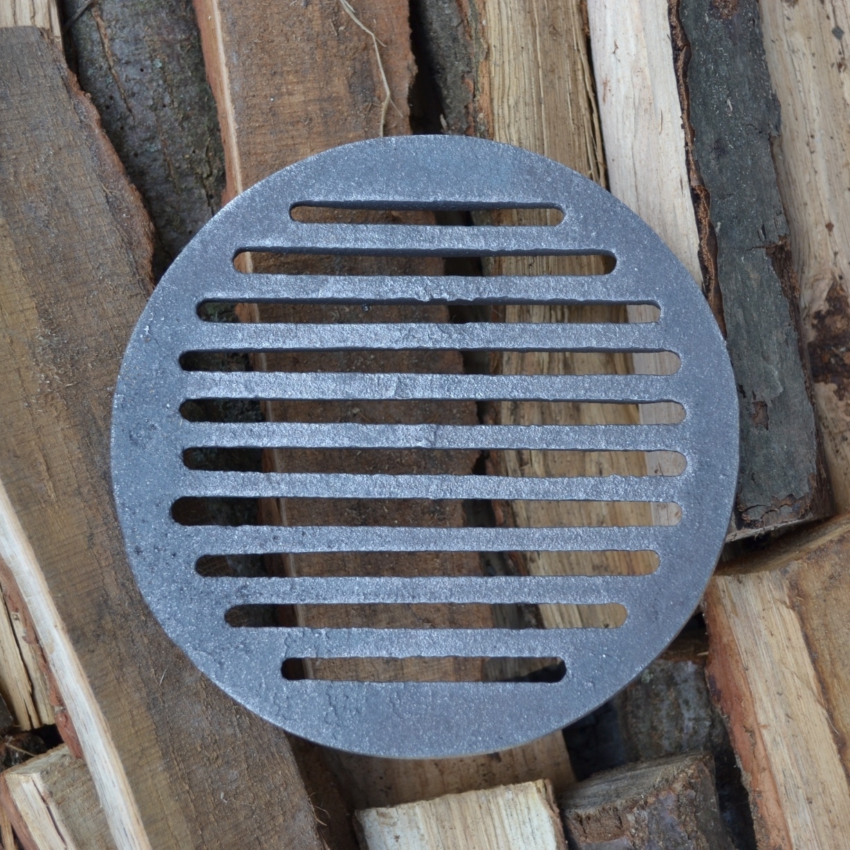 Griglia In Ghisa Per Camino E Stufa, 30x21.5 Cm, Spessore Resistente, Peso 4 Kg, Non Verniciata