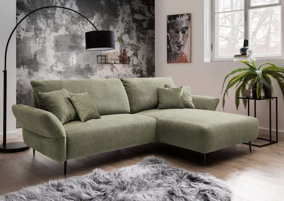 Ecksofa Vardo von Benformato: Stilvolle Eleganz in Mikrofaser mit verstellbaren Armlehnen und beidseitiger Montage, erhältlich in 5 Farben : Grün Designer-Farben: Grün
