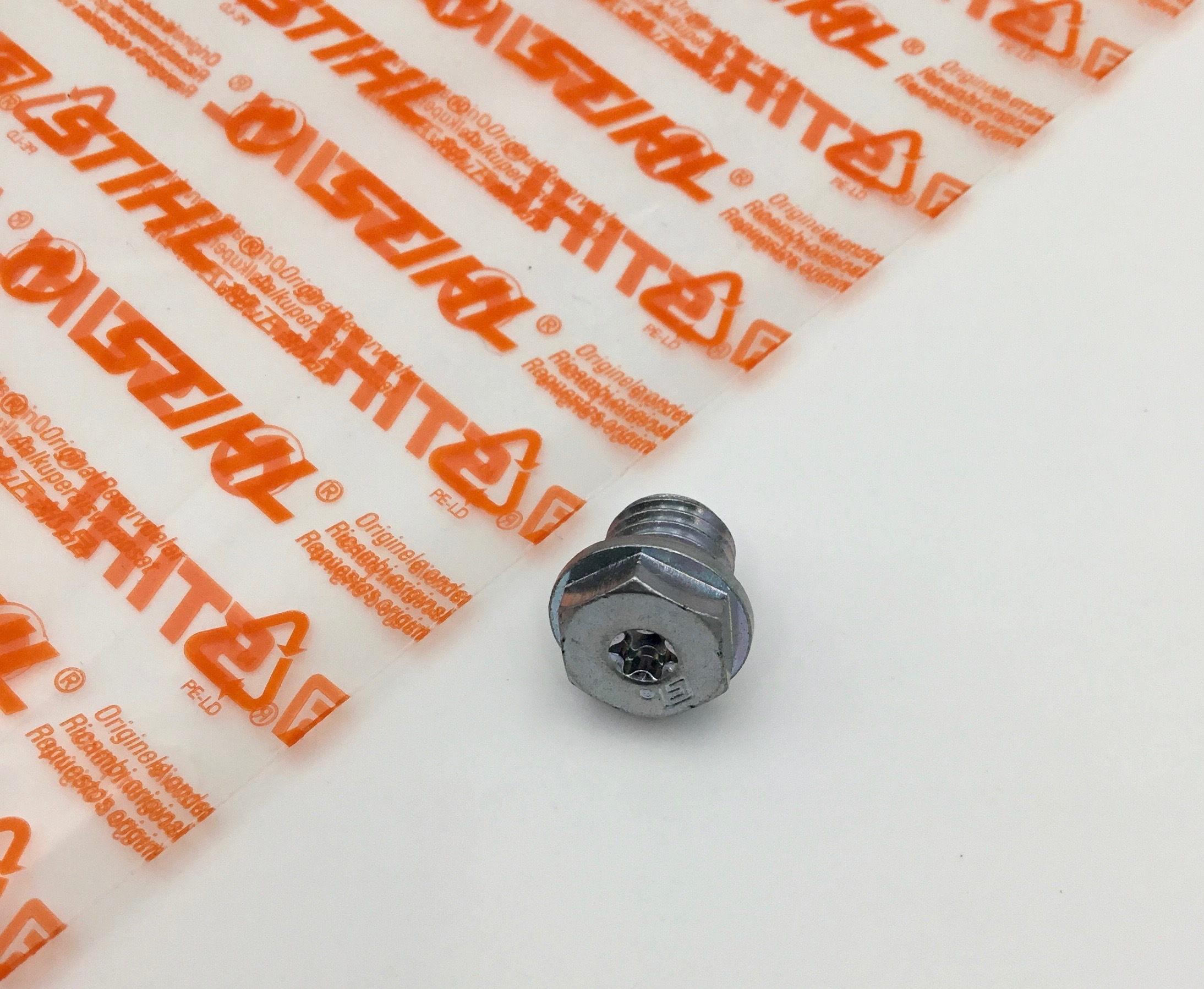 STIHL Verschlußschraube Abschmierung vom Winkelgetriebe FS180 FS200 FS250 FS400 41197136500