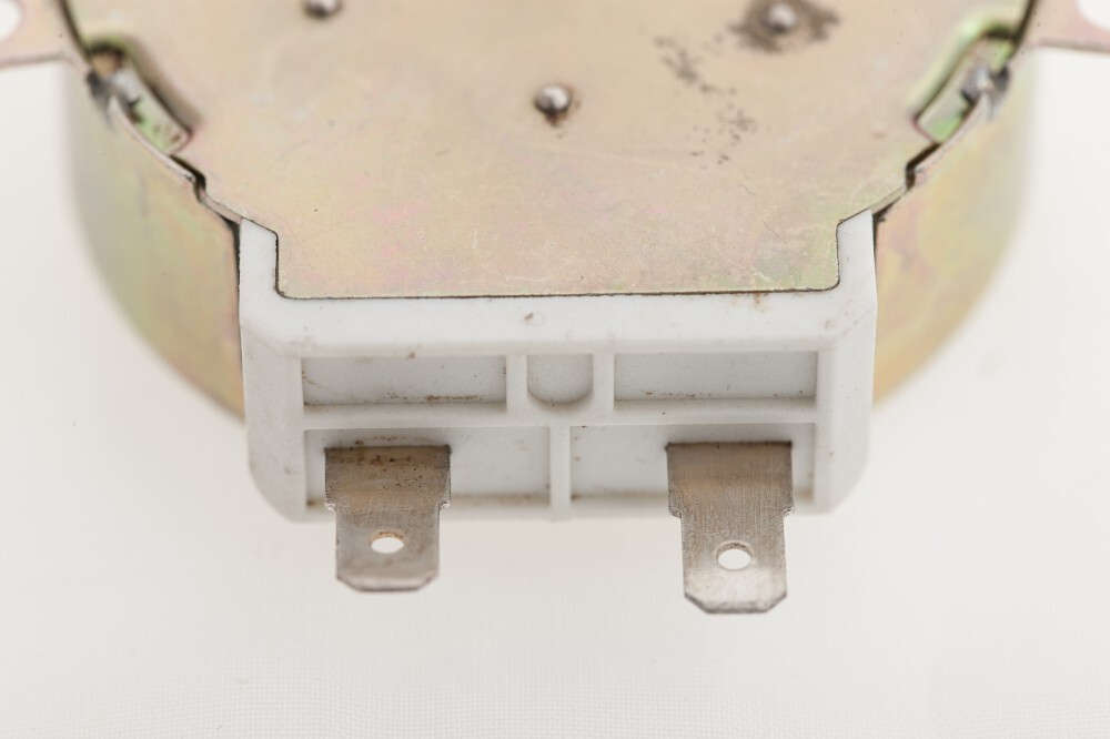 daniplus© Drehtellermotor für Mikrowelle 220-240V, 2,5/3 rpm, Motor Drehteller 2432