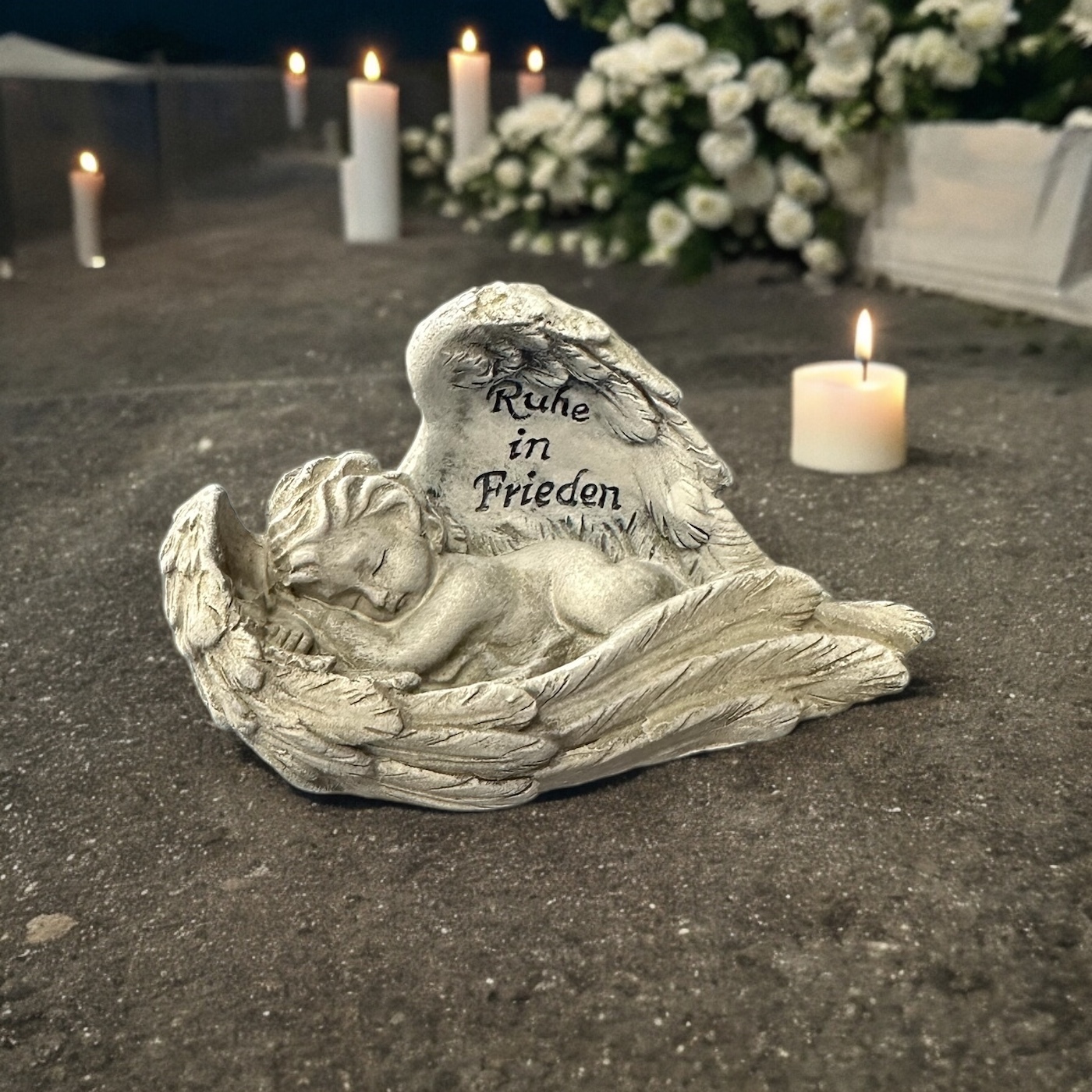 eberin · Grabdeko Schlafender Engel in großen Flügeln – EIN Symbol des ewigen Friedens · Grabschmuck für den Friedhof · XS Grabengel mit Trauerspruch