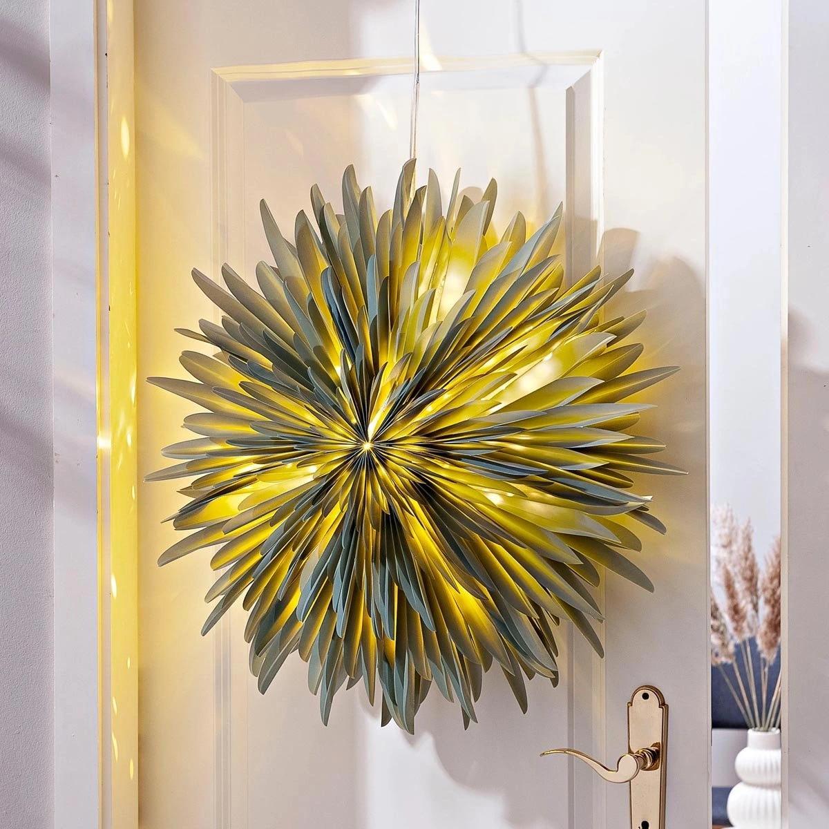 Augsburg Weltbild Weltbild Lichterdeko – die LED-Hängedeko „Dahlia“ 60 cm mit Timer