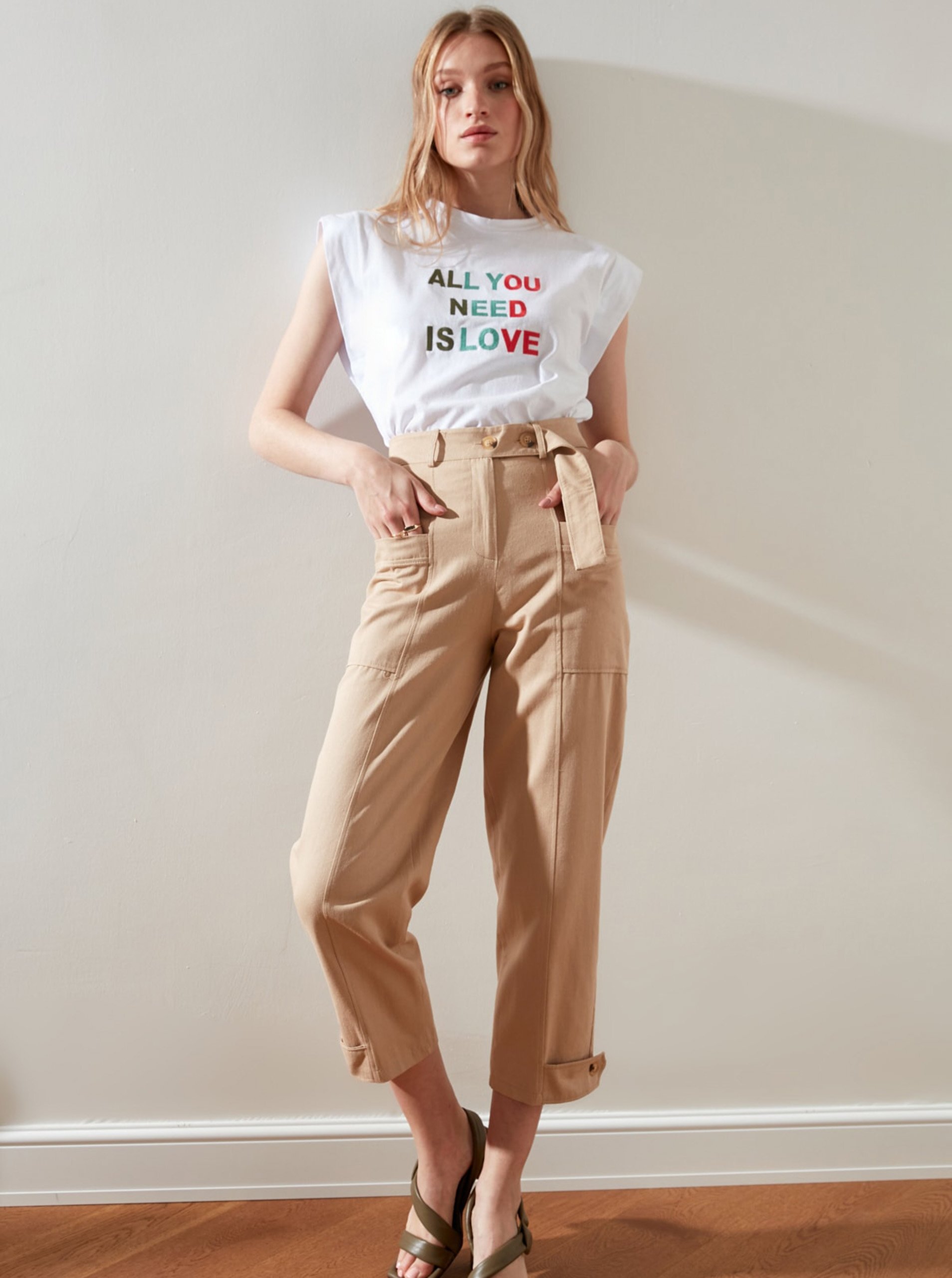 Beige Damen Cropped Hose mit Taschen Trendyol