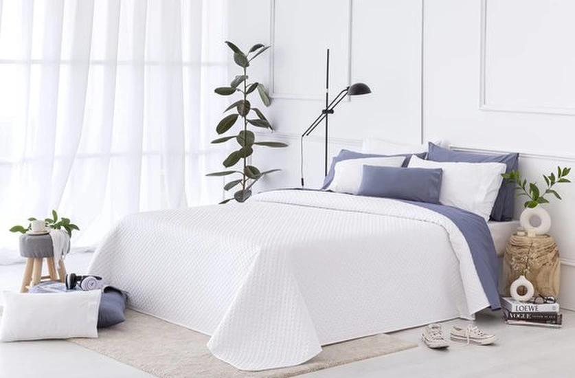 Unyqoos ® Vier-Jahreszeiten-Bettdecke für Komfort und Stil in jedem Schlafzimmer