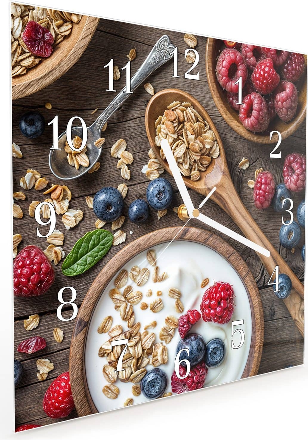 Primedeco Wanduhr aus Glas mit Motiv Beeriges Müsli- 30 x 30 cm - inkl. Aufhängesystem