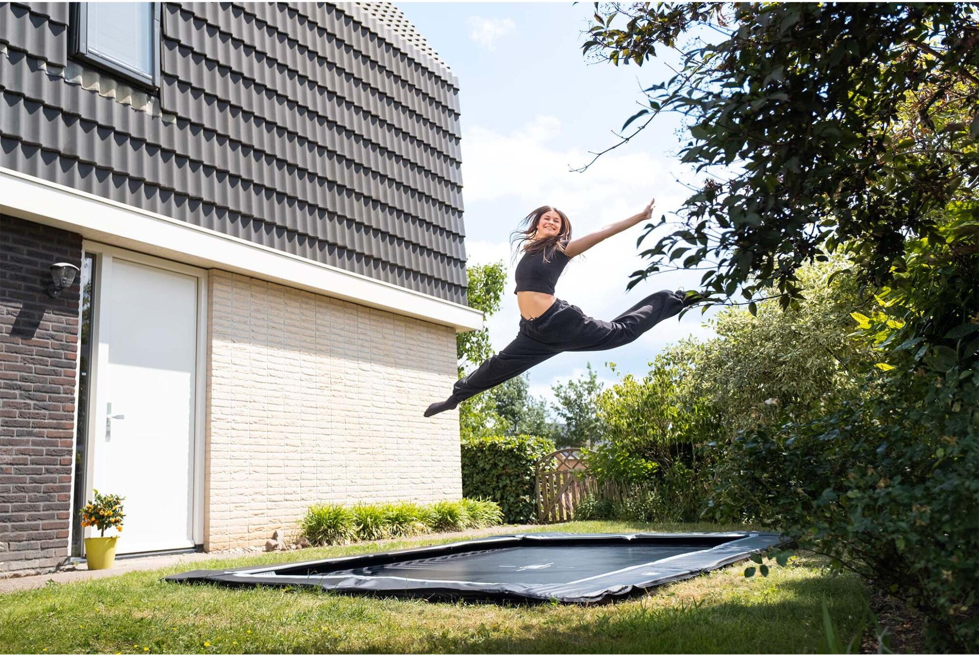 EXIT InTerra športová trampolína 214 x 305 cm, trampolína na zem, obdĺžniková, pre deti, čierna