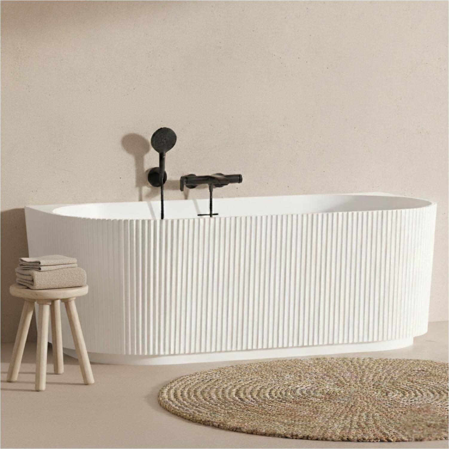 STRIA 170 cm weiße gerippte Acryl-Wandbadewanne
