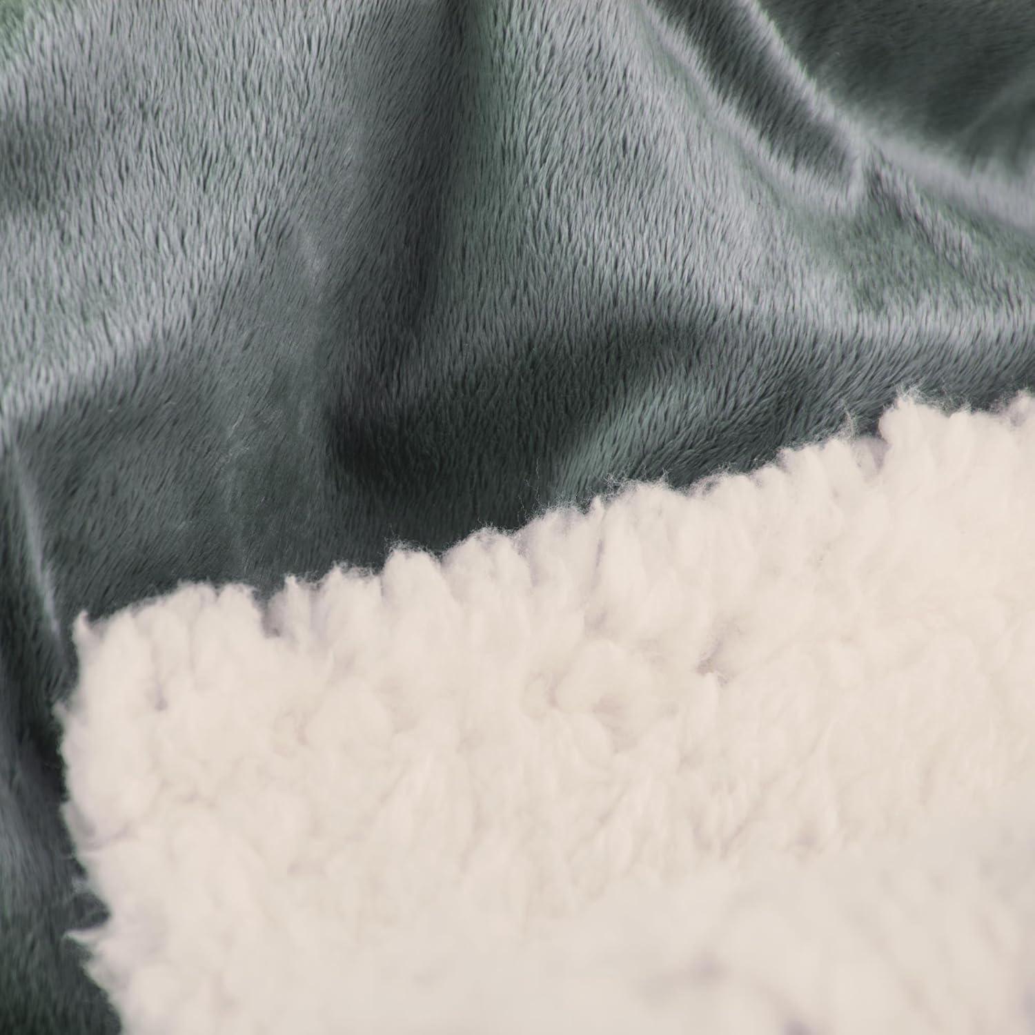 Markenlos Kuscheldecke 150 x 200 cm grau weiß Felldecke Imitat Wendedecke Nicki Lammfell Optik Sherpa Fleece Arctic