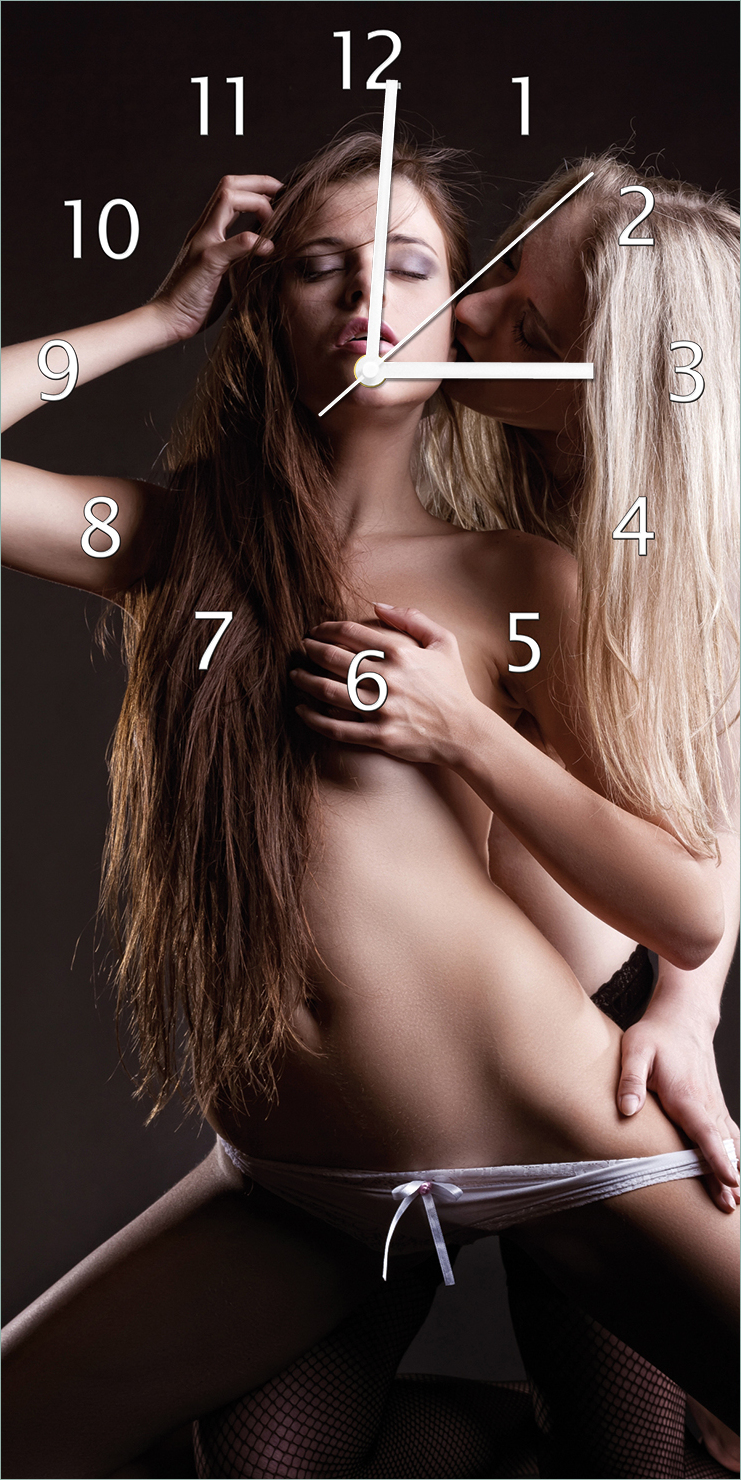 Wallario Design Wanduhr Sexy Lesben-Erotik : zwei nackte junge küssende Frauen aus Echtglas, Größe 30 x 60 cm guk5249-3060