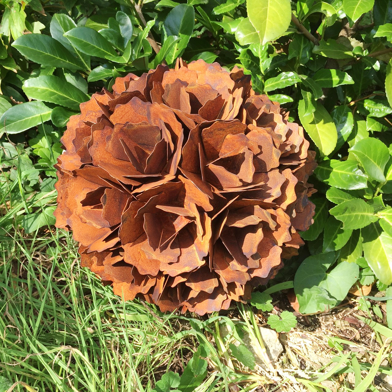 Steinfigurenwelt Gießen Blumenkugel 30 cm Edelrost Gartendeko Wetterfest Rost Ball Pusteblume Kugel Rosenkugel Gartenkugel