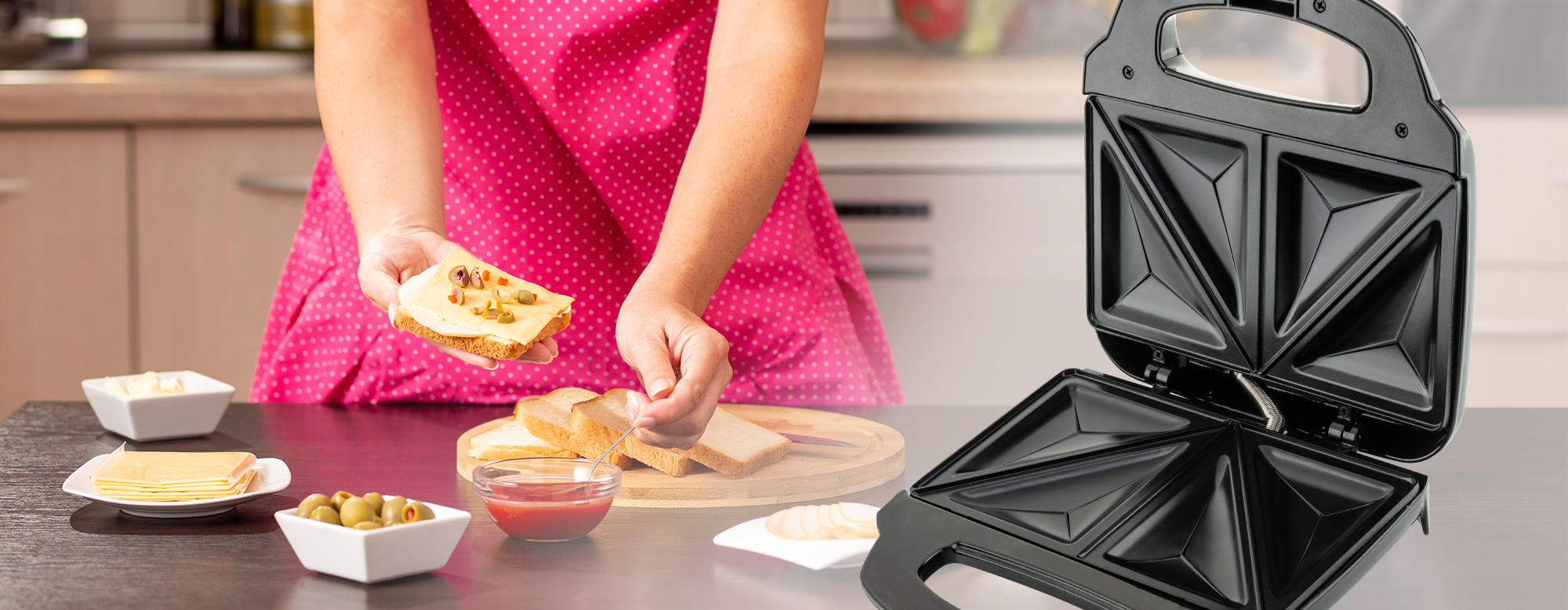 Sandwichmaker ETA Campo Artikel Nr.: ETA415190010 Sandwichtoaster Campo in schwarzer Farbe mit der Leistungsaufnahme 750 W bereit Ihnen zugleich 4 dreieckige Sandwichtoaster zu. ETA415490010