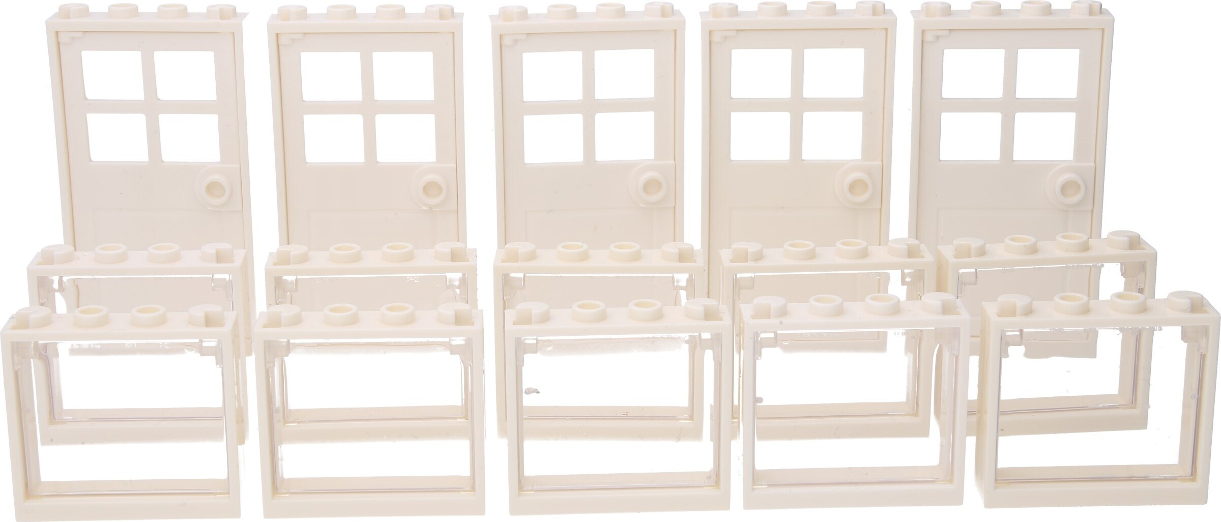 10 LEGO Fenster und 5 LEGO Türen