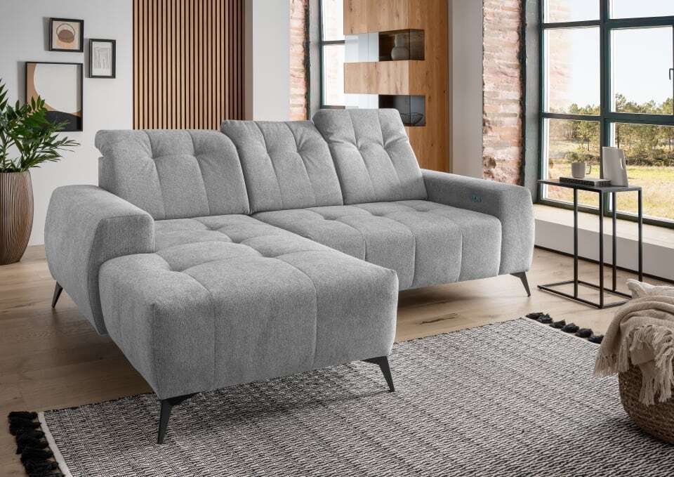 Ecksofa Sano von Benformato – Corto Stoff mit Elektrofunktion und verstellbaren Kopflehnen - Ausrichtung: Vorstehend links, Farbe: Hellgrau