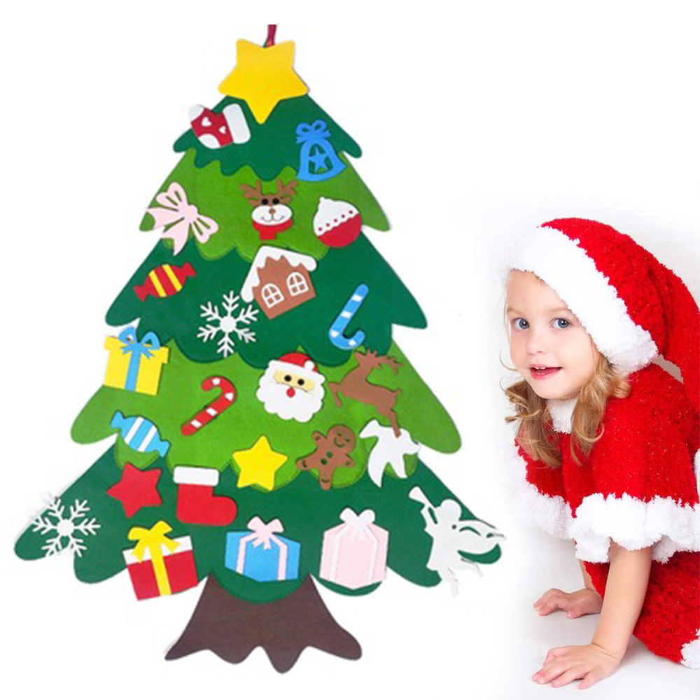 Kinder können Weihnachtsbaum erhellen, indem sie ihre eigenen Ornamente.  Mädchen feiern weihnachten. Top weihnachtsdekoration Ideen für  Kinderzimmer. Kind hängen weihnachten Ornament Ball auf künstlichen Baum  Stockfotografie - Alamy
