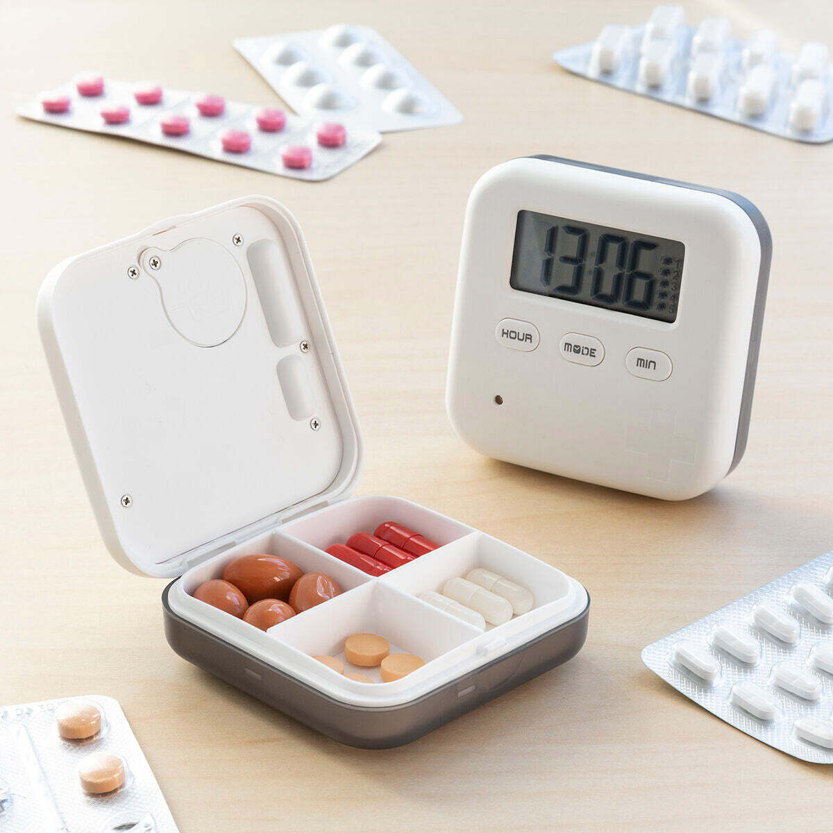 InnovaGoods Elektronická inteligentná krabička na lieky Pilly