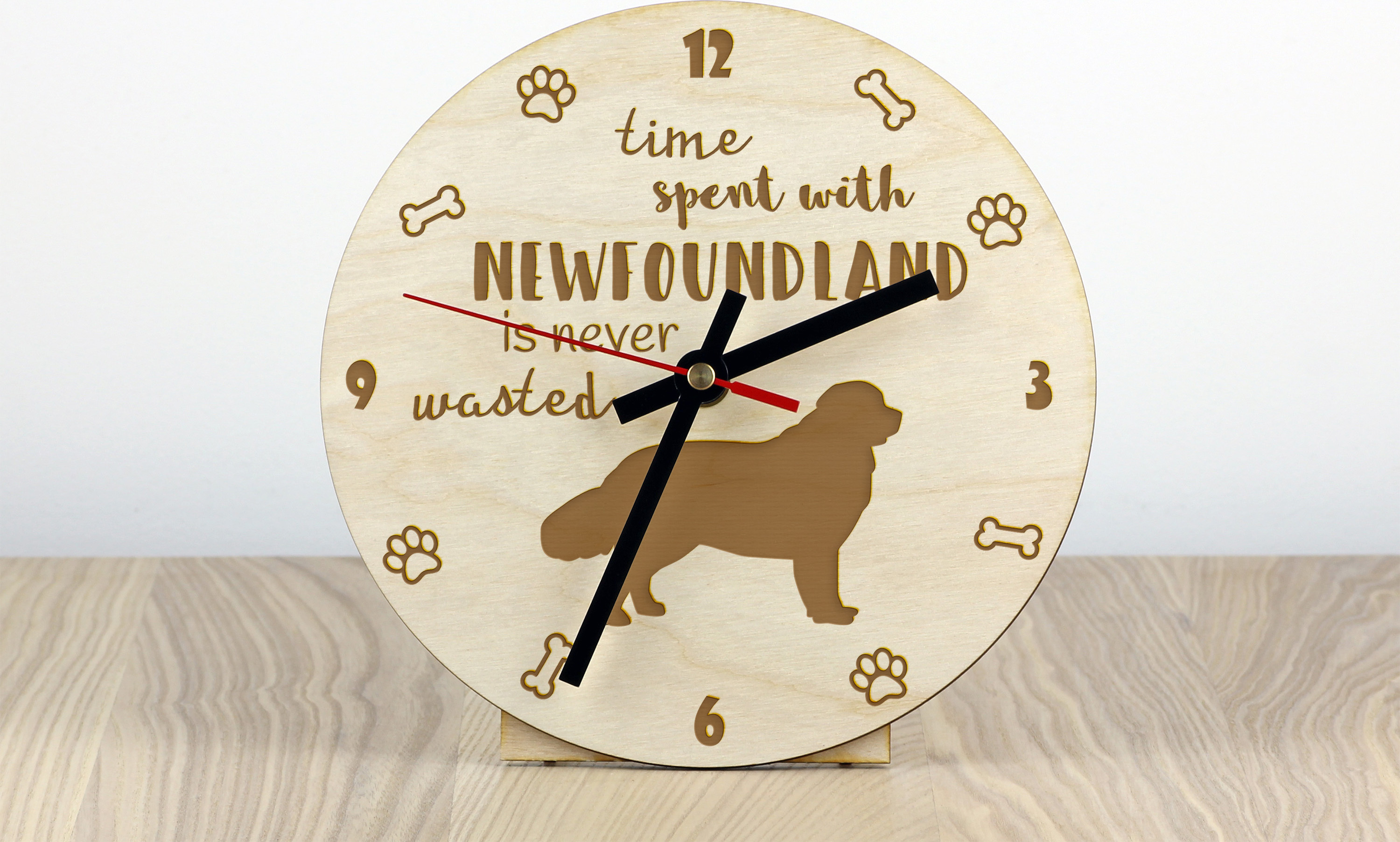 Neufundländer, Newfoundland - Uhr mit Hund, Holzuhr mit Gravur, personalisierte Uhr von Art-Dog