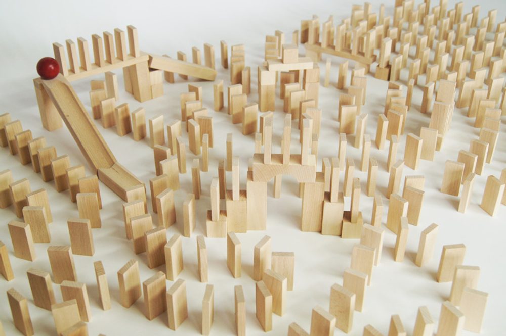 Bigjigs Toys Traditionelle Holz-Dominosteine – 28 Teile, Bunt, In Holzbox, Für Kinder Ab 1 Jahr