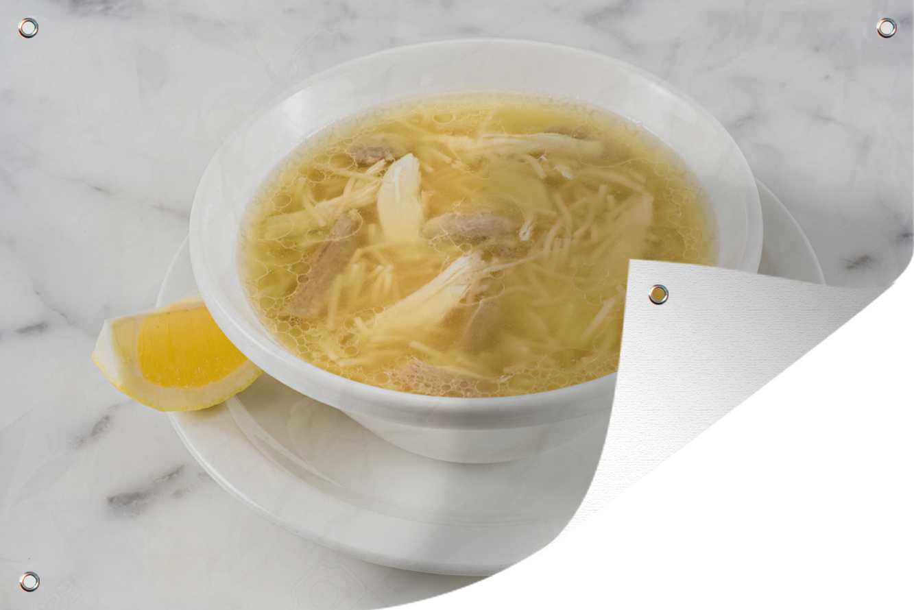 MuchoWow® 120x80 cm Outdoor-Poster Gartendeko Sichtschutz Garten Poster für den Garten Hühnersuppe mit Zitrone auf weißem Marmortisch 133|3730991