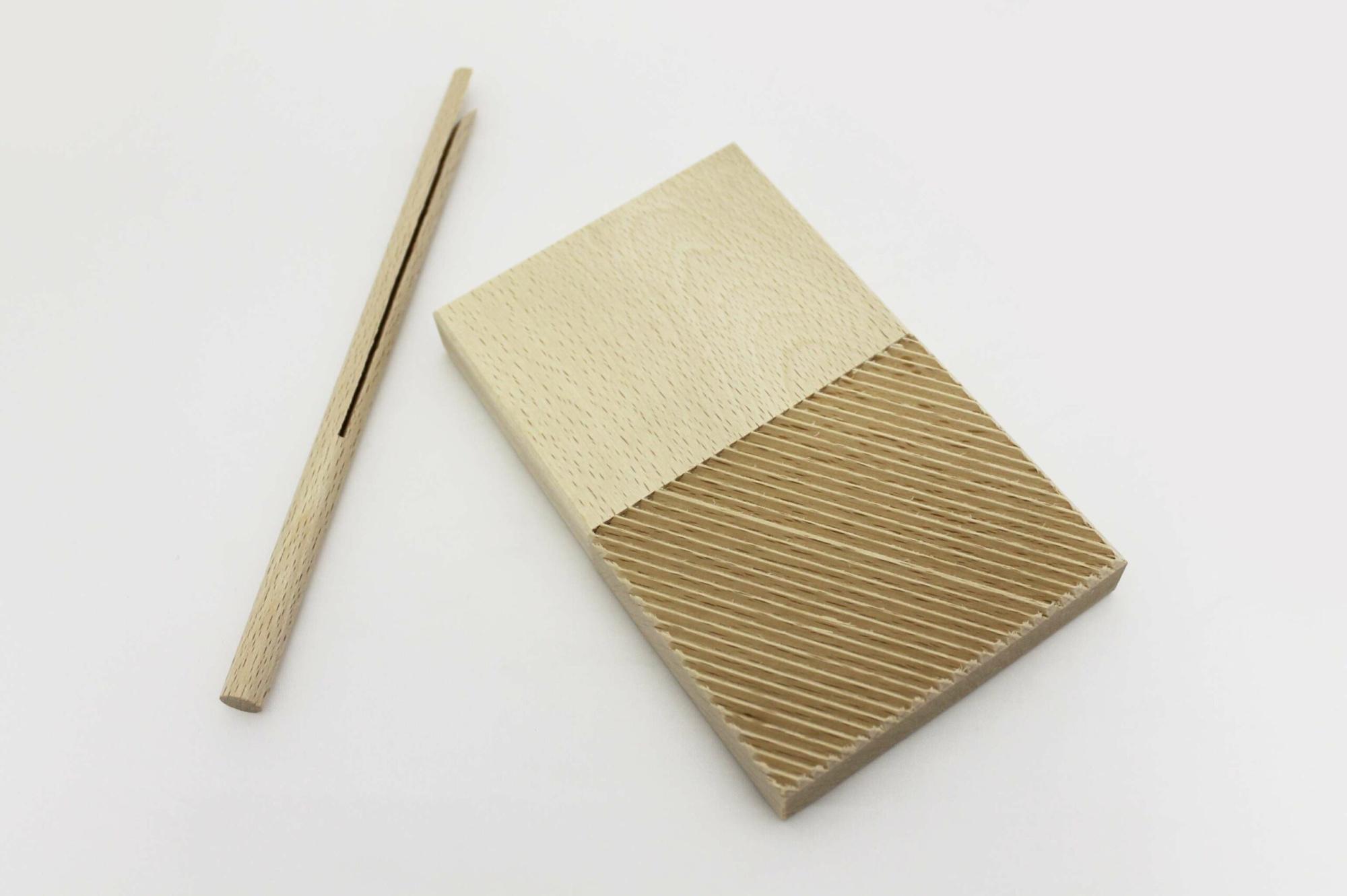 Panetta casalinghi Gnocchibrett Garganellibrett aus Buchenholz mit geöffnetem Ausrollstab 1003-5052