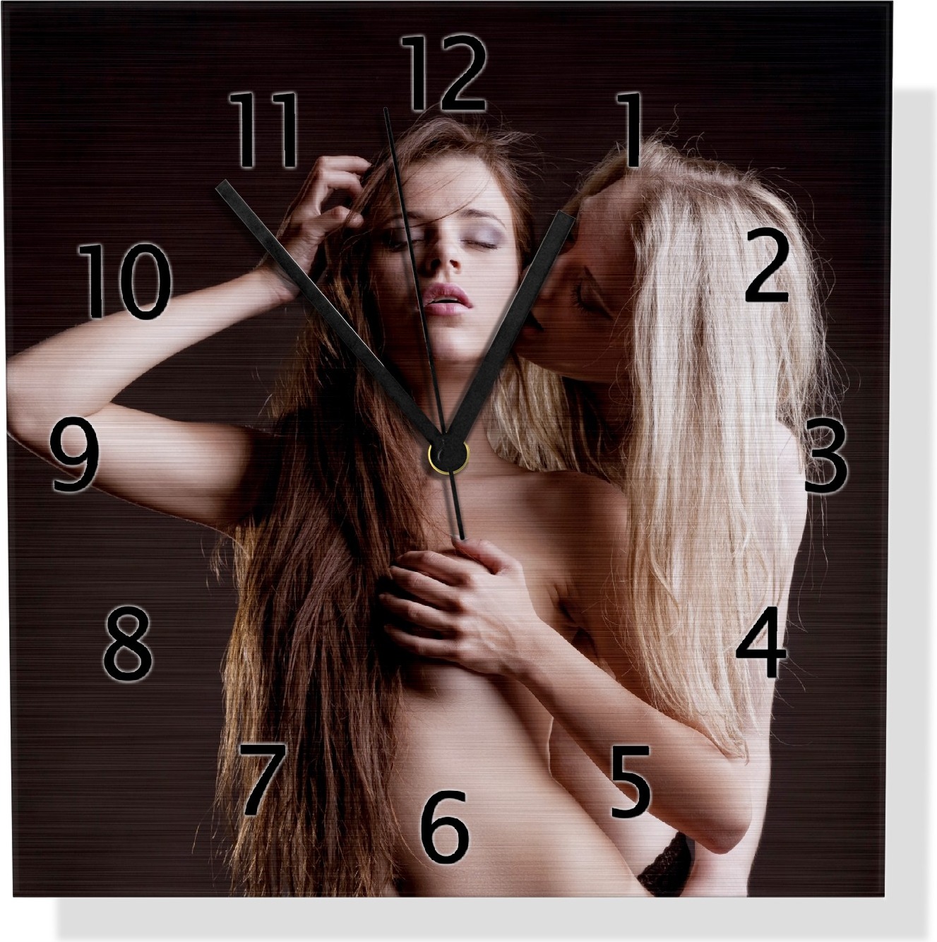 Wallario Design Wanduhr Sexy Lesben-Erotik : zwei nackte junge küssende Frauen aus Aluverbund, Größe 30 x 30 cm uds5249-3030