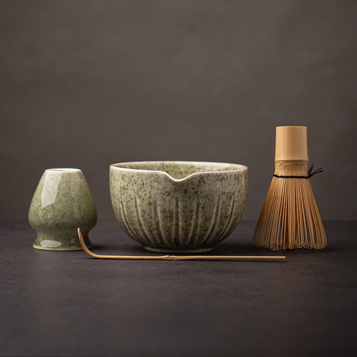 Xdovet Matcha Whisk Set, 4 Stück Matcha-Schale mit Ausgießer und Schneebesen, Matcha-Schaufel, Matcha-Schneebesen-Ständer
