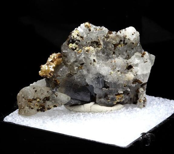 Stolzit auf Cerussit 129,5 Karat