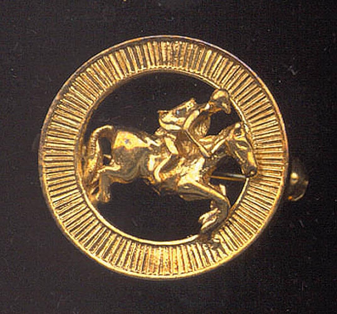 Amesbichler Reitsport Brosche, Pferd mit Reiter in Ring