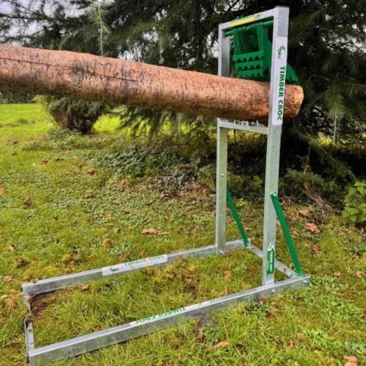 Berger & Schröter Timber Croc Holz Halter, verzinkter Rahmen, Sägebock mit Holzhalterung, Fixierung von Stämmen bis zu 28cm Durchmesser und 2,4m Länge, Gewicht 20kg