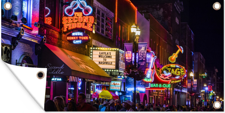 MuchoWow® 160x80 cm Outdoor-Poster Gartendeko Sichtschutz Garten Poster für den Garten Eine Straße voller Diskotheken 133|305378443