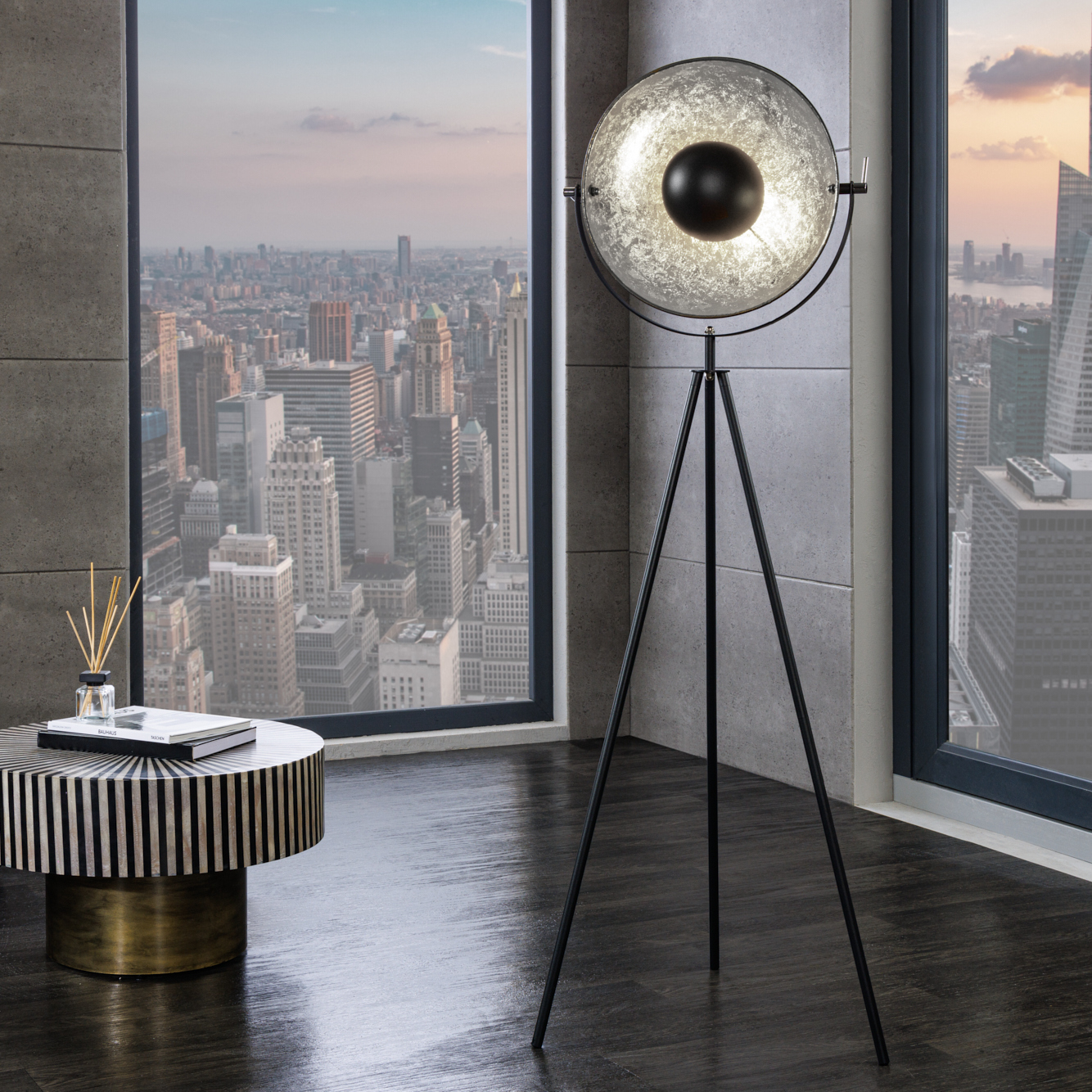cagü: Industrie Design Stehlampe SPOT Schwarz-Silber 140cm Höhe 2811-0323