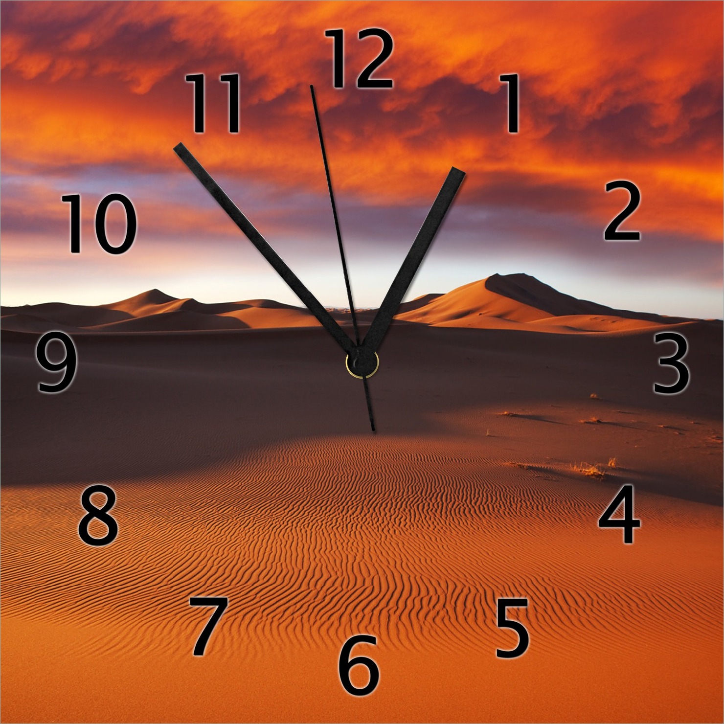 Wallario Design Wanduhr Sahara Wüste II - Sanddünen im Sonnenuntergang aus Echtglas, Größe 30 x 30 cm gugs0490-3030