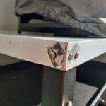 Das Produkt wurde schnell geliefert. Alles ist in Ordnung, abgesehen davon, dass die Ecken der Deckplatte an allen vier Seiten schlecht geschliffen sind.