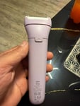 Philips Lady Shaver Series 8000 - kabelloser elektrischer Rasierer, nass und trocken, 3-Klingen-System, flexibler Scherkopf, LED-Licht, Beine/Körper/