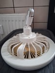 Ich kann die Deckenleuchte nicht annbringen und nutzen da das Gewinde  für die befestigung an die Decke fehlt ge
