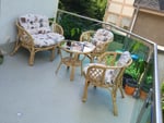 Die Gummiteile für den Tisch sind sehr locker...hoffen das es hält...ansonsten sieht es toll aus auf dem Balkon 